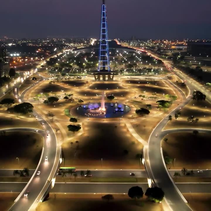 Vista aérea de Brasília à noite
