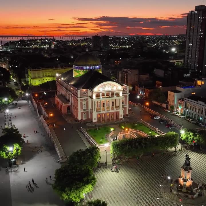 Vista aérea de Manaus à noite