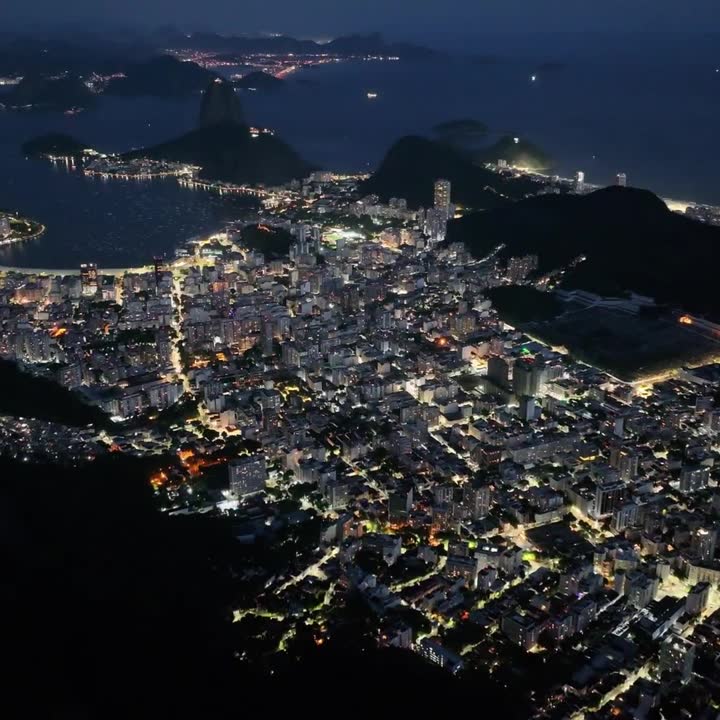 Vista aérea de Rio de Janeiro à noite