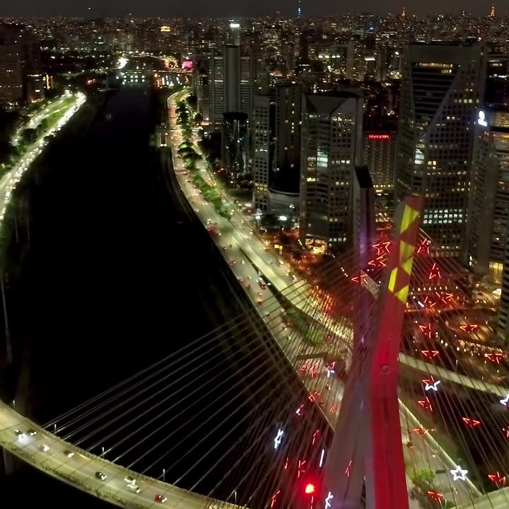 Vista aérea de São Paulo à noite